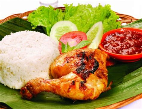 Makanan Tradisional Nasi Ayam Goreng